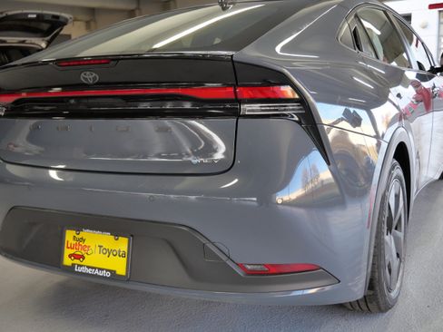 Certified 2025 Toyota Prius LE image 18