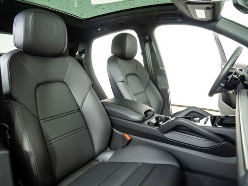 New 2026 Porsche Cayenne Coupe AWD/4WD image 24