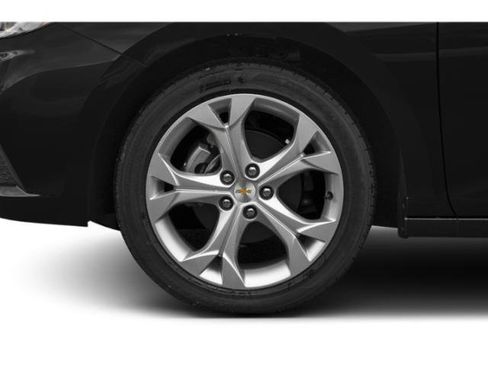Used 2018 Chevrolet Cruze Premier FWD image 14