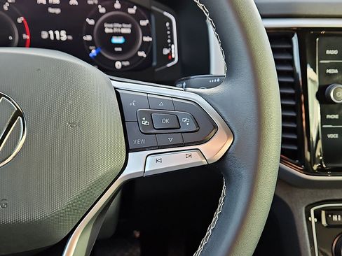 Certified 2023 Volkswagen Atlas Cross Sport SE image 18