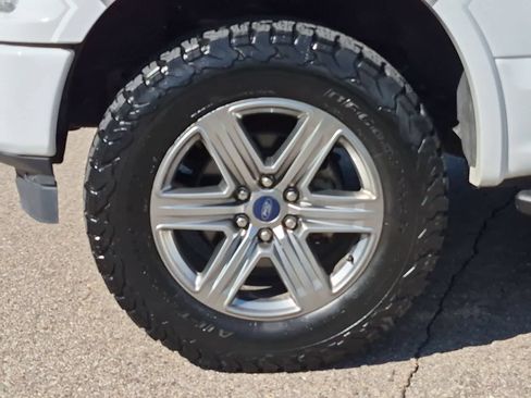 Used 2018 Ford F150 XLT w/ Equipment Group 302A Luxury AWD/4WD image 14