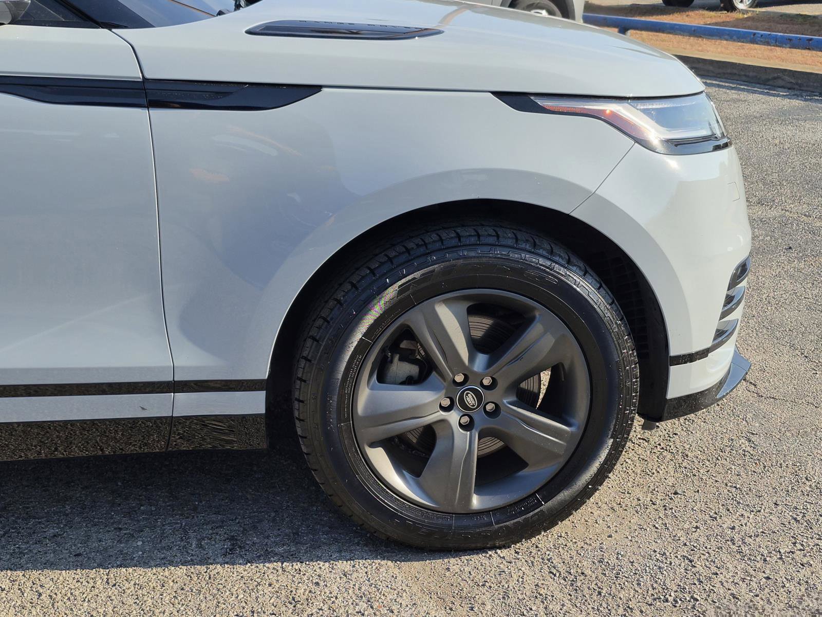 Used 2025 Land Rover Range Rover Velar Dynamic SE AWD/4WD image 7