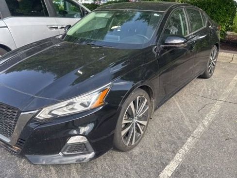 Used 2020 Nissan Altima 2.5 SR w/ Premium Package FWD image 3