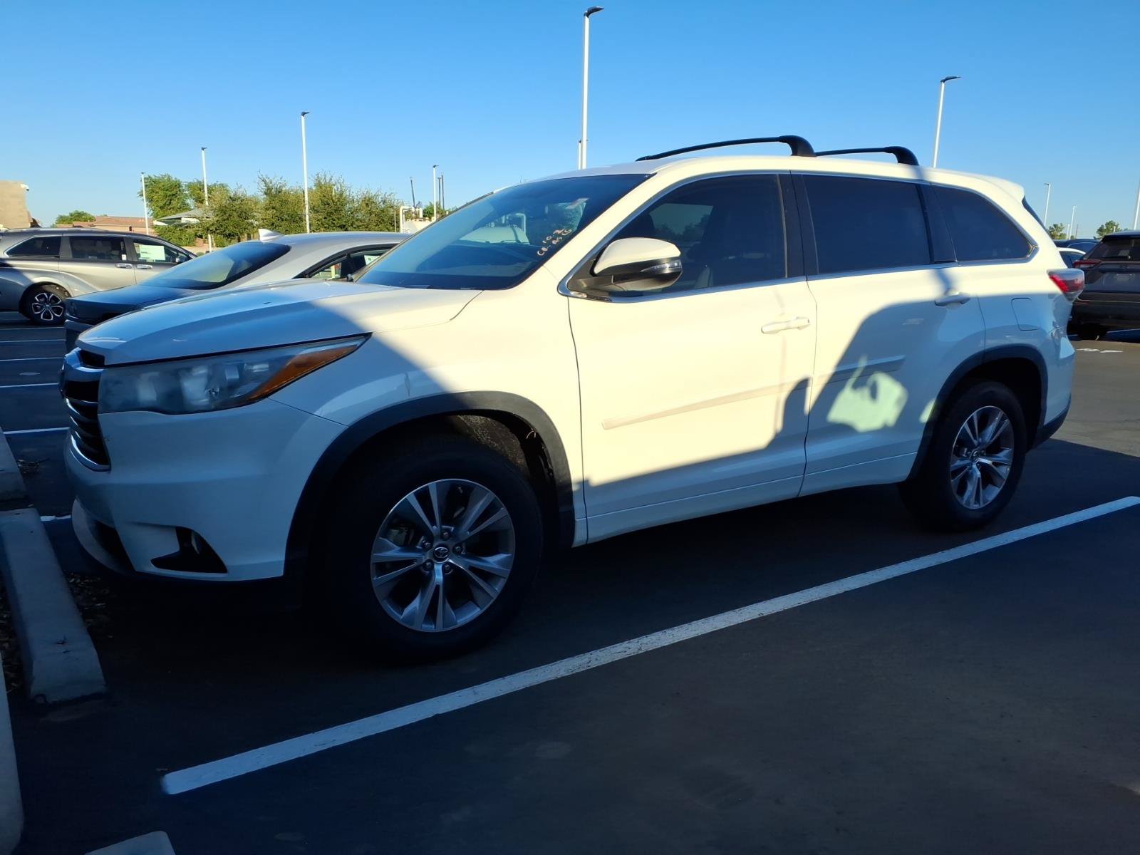 Used 2016 Toyota Highlander Plus FWD image 2