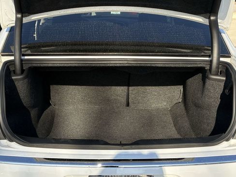 Used 2022 Chrysler 300 Touring image 33