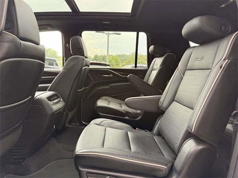 Used 2022 Cadillac Escalade ESV Premium Luxury image 10