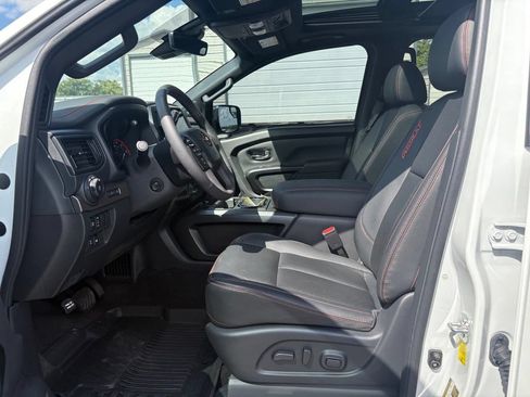 Used 2024 Nissan Titan PRO-4X w/ Pro-4x Convenience Package AWD/4WD image 18