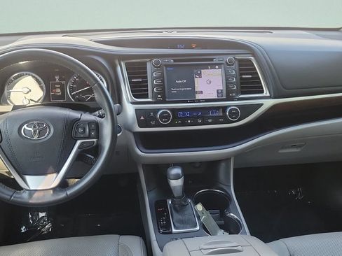 Used 2016 Toyota Highlander Limited w/ Driver Technology Package AWD/4WD image 11