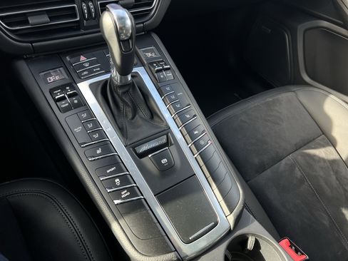Used 2021 Porsche Macan image 18