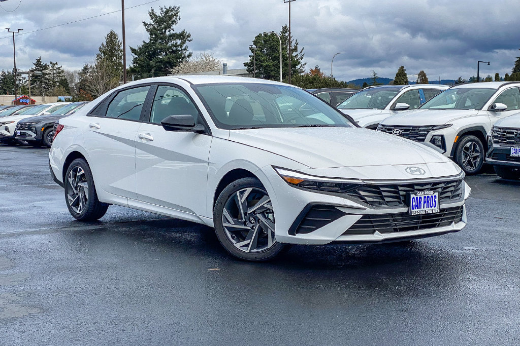Certified 2026 Hyundai Elantra Sport FWD image 2