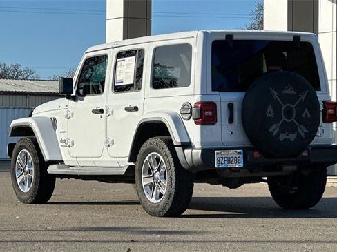 Used 2018 Jeep Wrangler Unlimited Sahara image 7