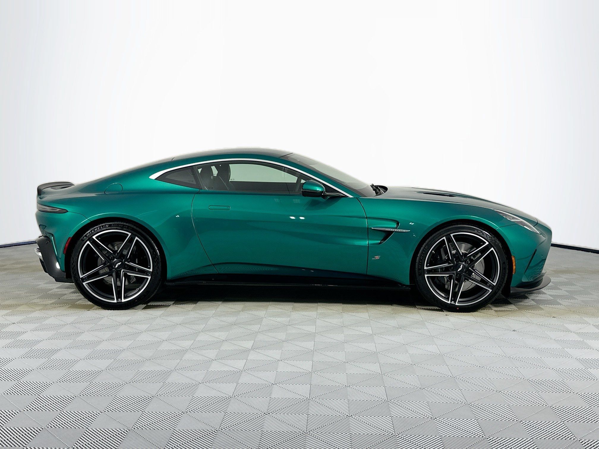 New 2026 Aston Martin V8 Vantage S RWD image 4