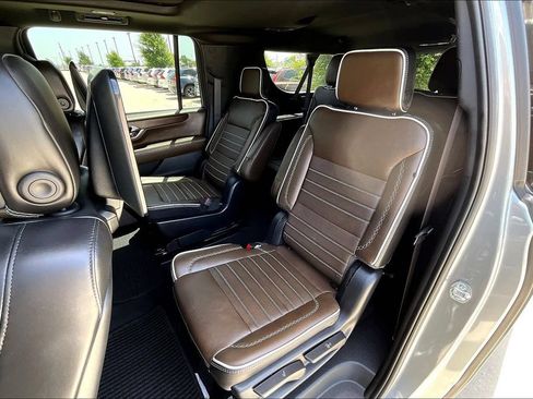 Used 2025 GMC Yukon XL Denali Ultimate AWD/4WD image 29
