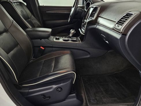 Used 2017 Jeep Grand Cherokee Overland w/ Jeep Active Safety Group image 31