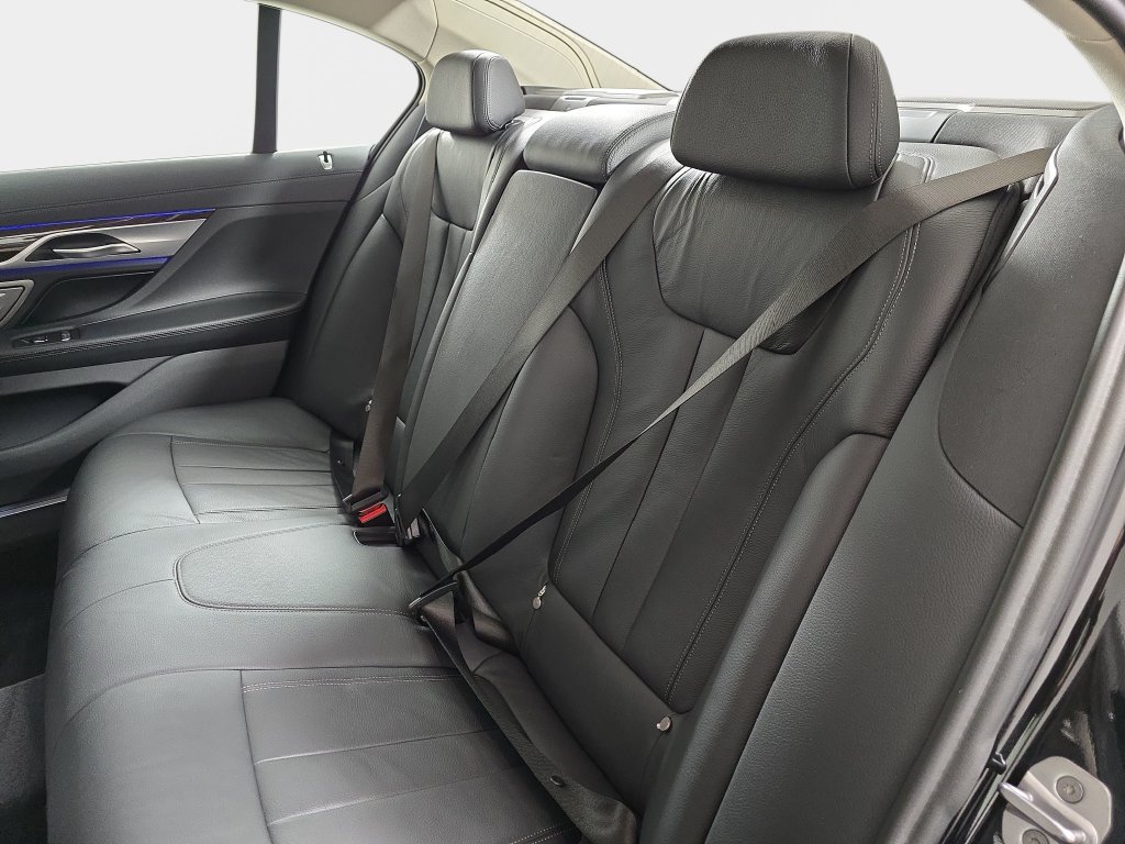 Used 2021 BMW 740i xDrive AWD/4WD image 17