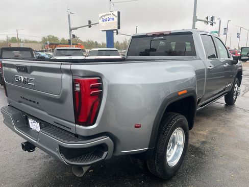 Used 2026 GMC Sierra 3500 Denali Ultimate w/ LPO, Black Badging Package AWD/4WD image 6