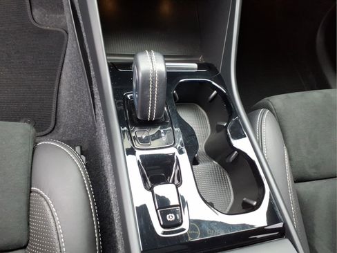 Used 2021 Volvo XC40 T5 R-Design w/ Climate Package image 24