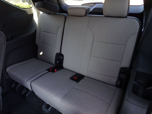 Used 2024 Chevrolet Traverse LT FWD image 18