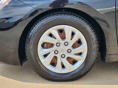 Used 2020 Hyundai Elantra SE FWD image 9