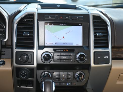 Used 2019 Ford F150 Lariat w/ Equipment Group 502A Luxury image 18