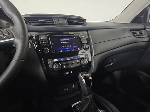 Used 2020 Nissan Rogue SV FWD image 20