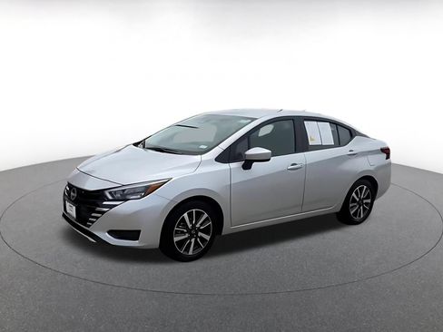 Used 2025 Nissan Versa SV FWD image 8