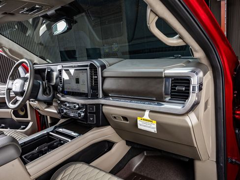 Used 2025 Ford F250 Platinum w/ Platinum Plus Package image 19