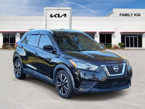 Used 2020 Nissan Kicks SV FWD image 1