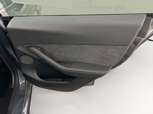 Used 2023 Tesla Model Y Long Range AWD/4WD image 31