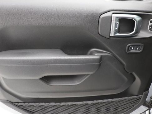 Used 2024 Jeep Wrangler Unlimited image 15