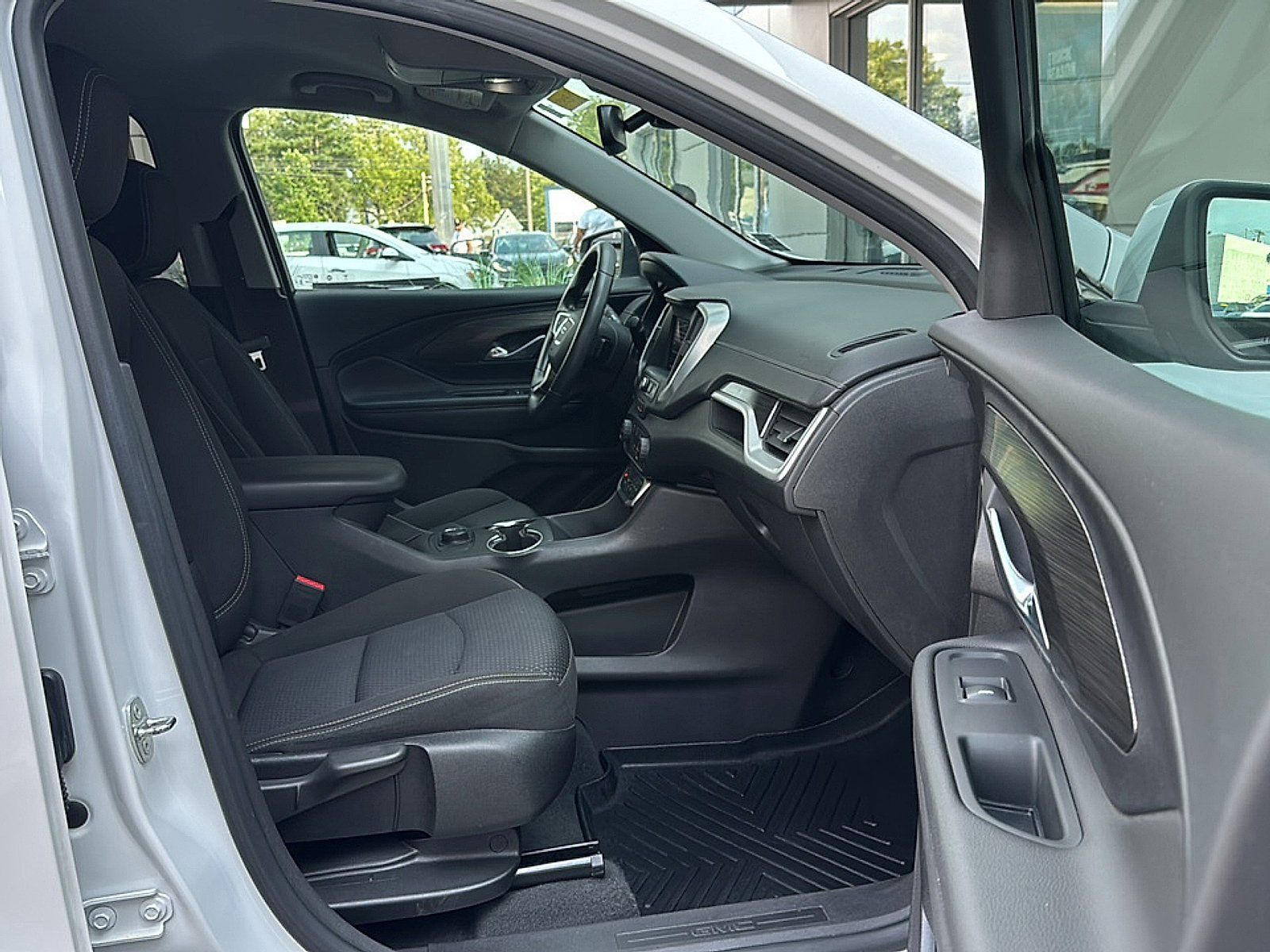 Used 2024 GMC Terrain SLE FWD image 13