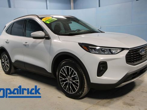 Used 2025 Ford Escape SE image 1