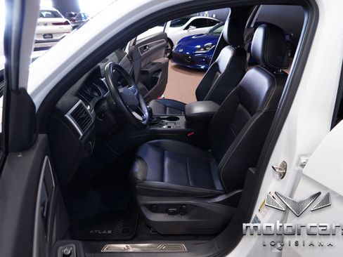 Used 2021 Volkswagen Atlas Cross Sport SE w/ 20" Black Wheels Package image 26