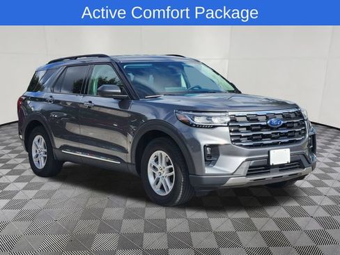 Used 2025 Ford Explorer Active w/ Active Comfort Package RWD image 3