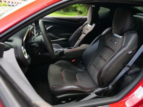 Used 2022 Chevrolet Camaro ZL1 RWD image 17
