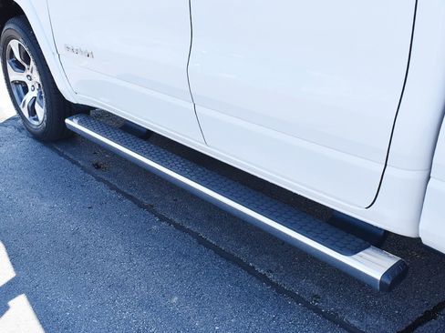 Used 2019 RAM 1500 Laramie AWD/4WD image 18