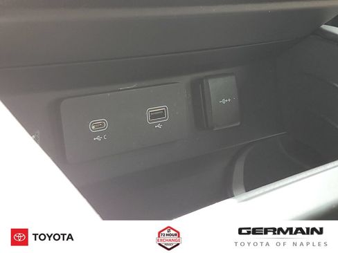 Used 2023 Land Rover Defender 130 X-Dynamic SE AWD/4WD image 32
