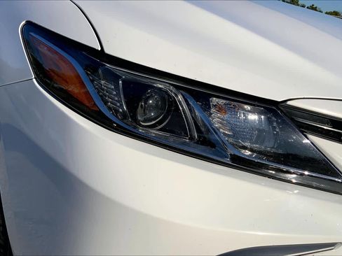 Used 2021 Toyota Camry LE image 27