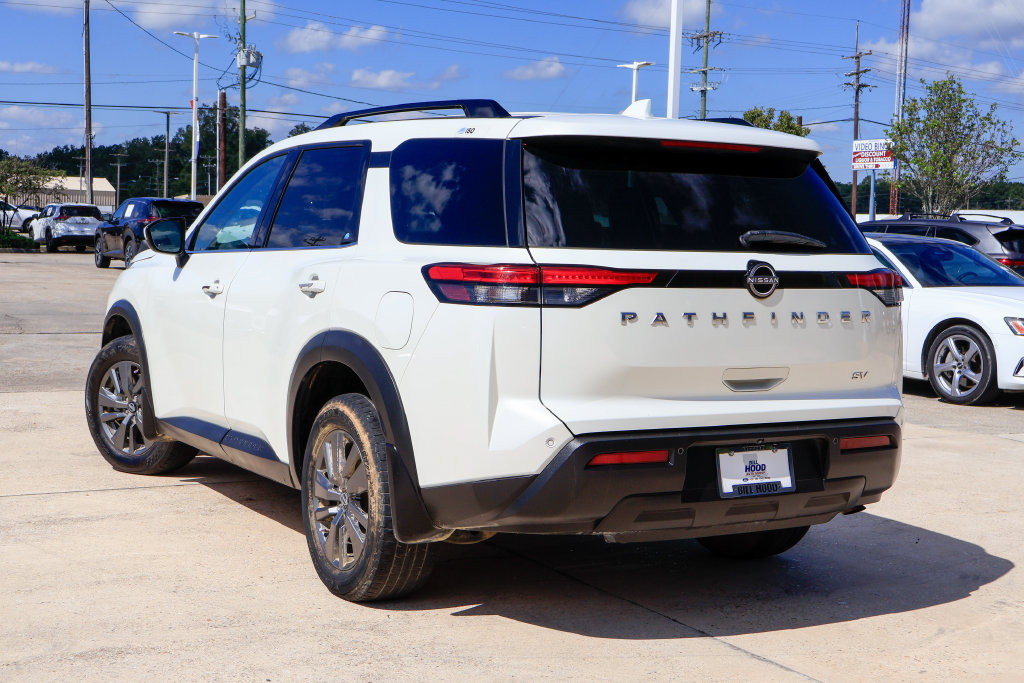 Used 2024 Nissan Pathfinder SV FWD image 2