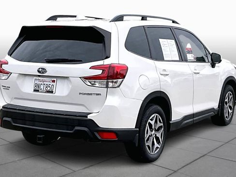 Used 2020 Subaru Forester Premium image 12