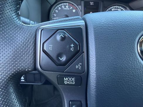 Used 2017 Toyota Tacoma TRD Sport w/ Tow Package (A/T) AWD/4WD image 13