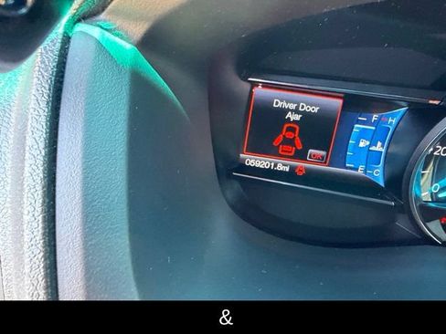 Used 2017 Ford Explorer Limited w/ Equipment Group 301A FWD image 3