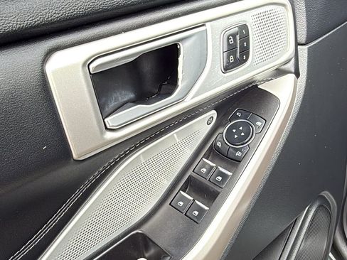 Used 2023 Ford Explorer Limited w/ Limited Technology Package RWD image 12