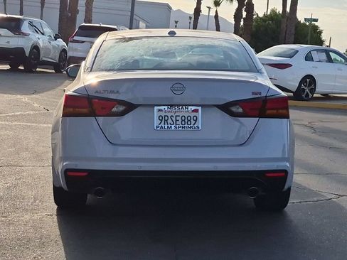Used 2025 Nissan Altima 2.5 SR w/ SR Premium Package FWD image 4
