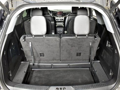 Used 2020 Ford Explorer XLT w/ Equipment Group 202A image 25