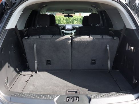 Used 2022 Ford Explorer XLT image 9