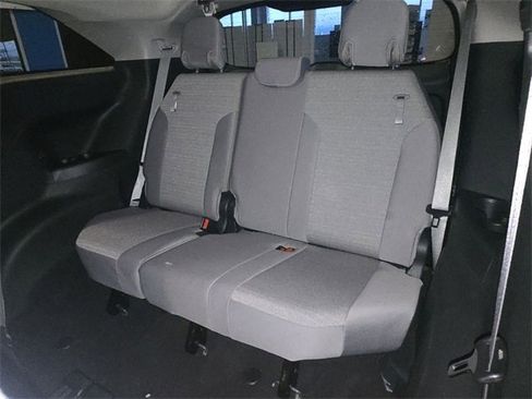 Used 2025 Toyota Sienna LE image 22
