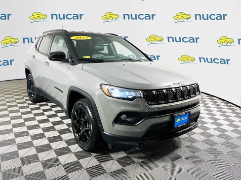 Used 2023 Jeep Compass Latitude AWD/4WD image 1