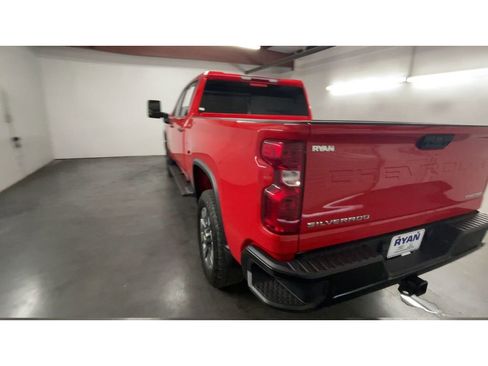 Used 2025 Chevrolet Silverado 2500 Custom w/ Custom Value Package image 7