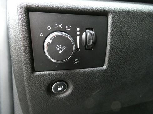 Used 2018 Jeep Grand Cherokee Altitude AWD/4WD image 26